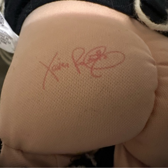 Hasbro Cabbage Patch Doll with Black Outfit and Orange Letter ‘M’ Vintage 1989 - Picture 5 of 8